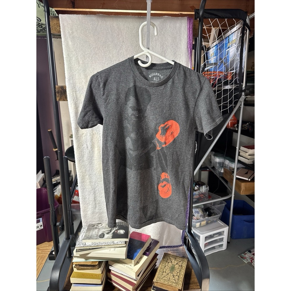 Muhammad Ali‎ Men's Medium Gray/Red Gloves T-shirt